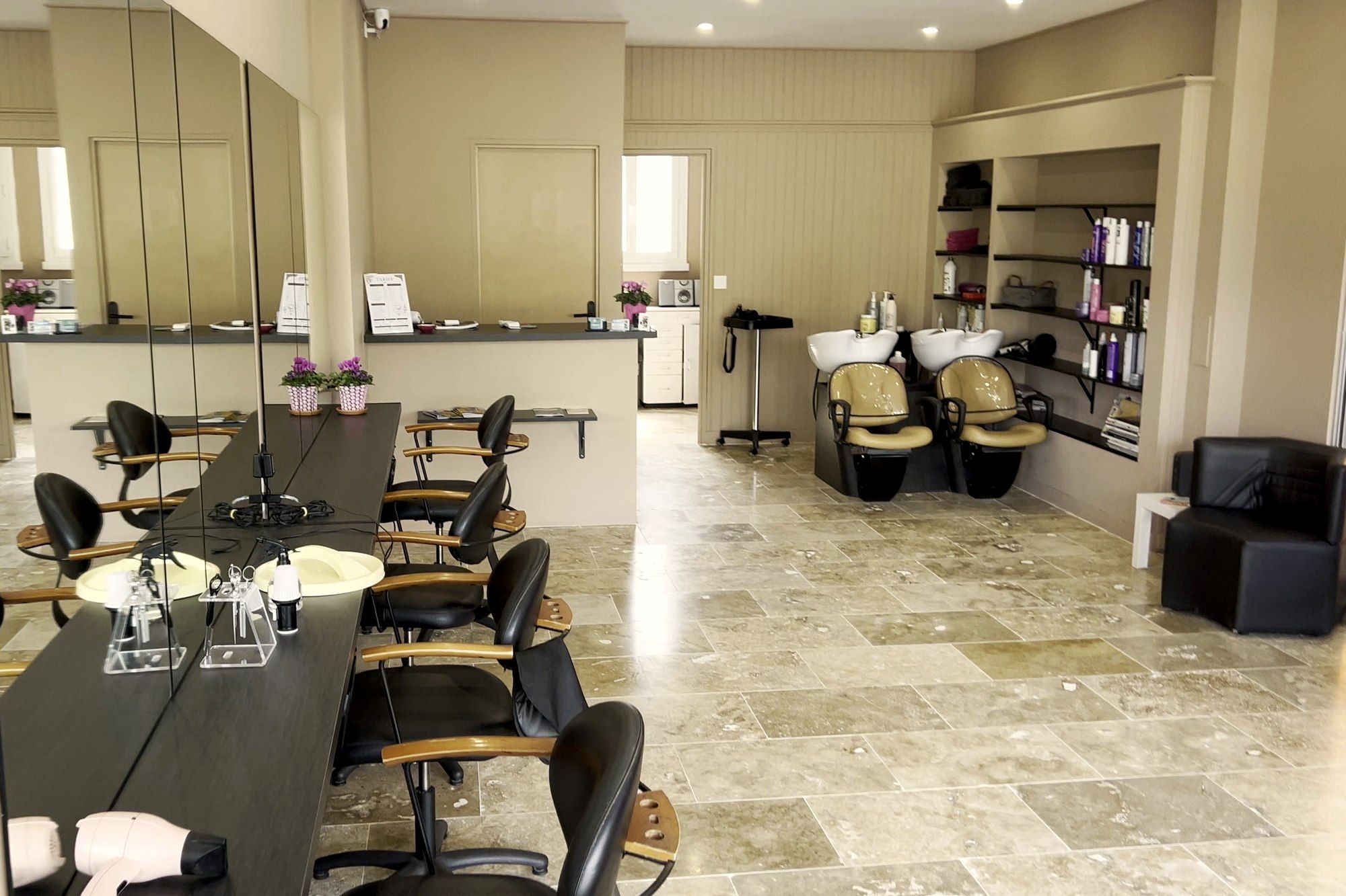 Les postes de coiffage d’Espace Coiff, salon de coiffure à Panazol